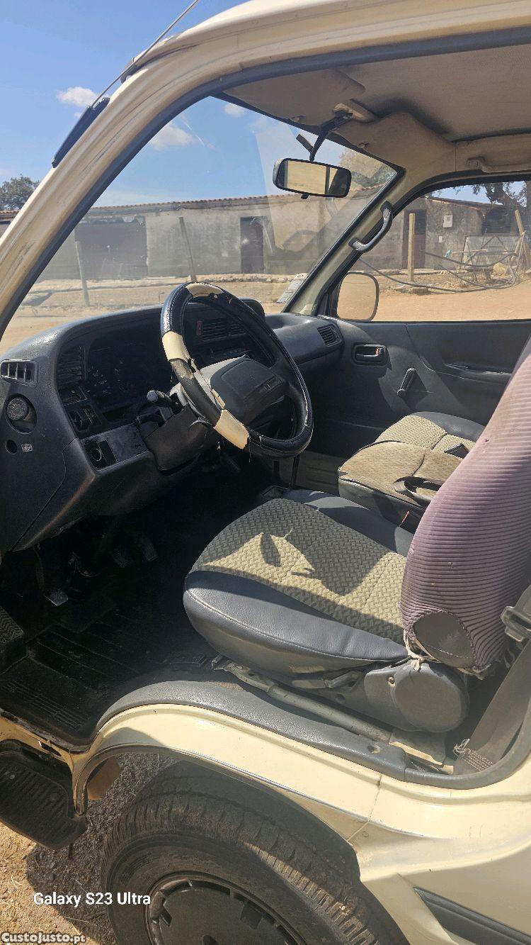 Toyota HiAce 2.4 diesel — photo 4