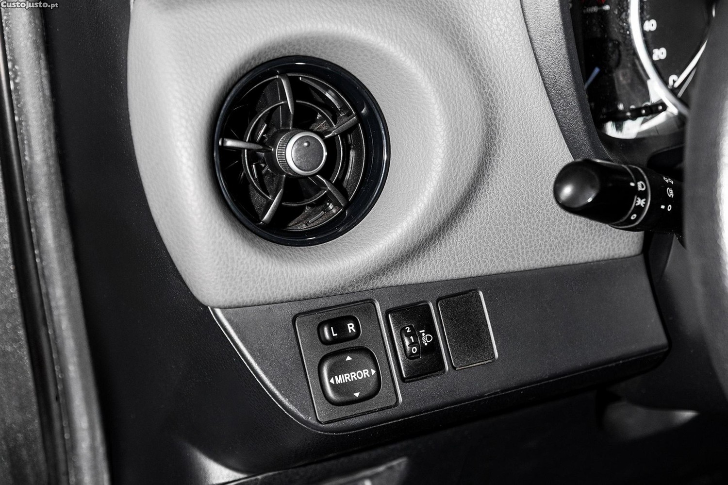 Toyota Yaris 1.0 VVT-i Comfort — fotografia 5