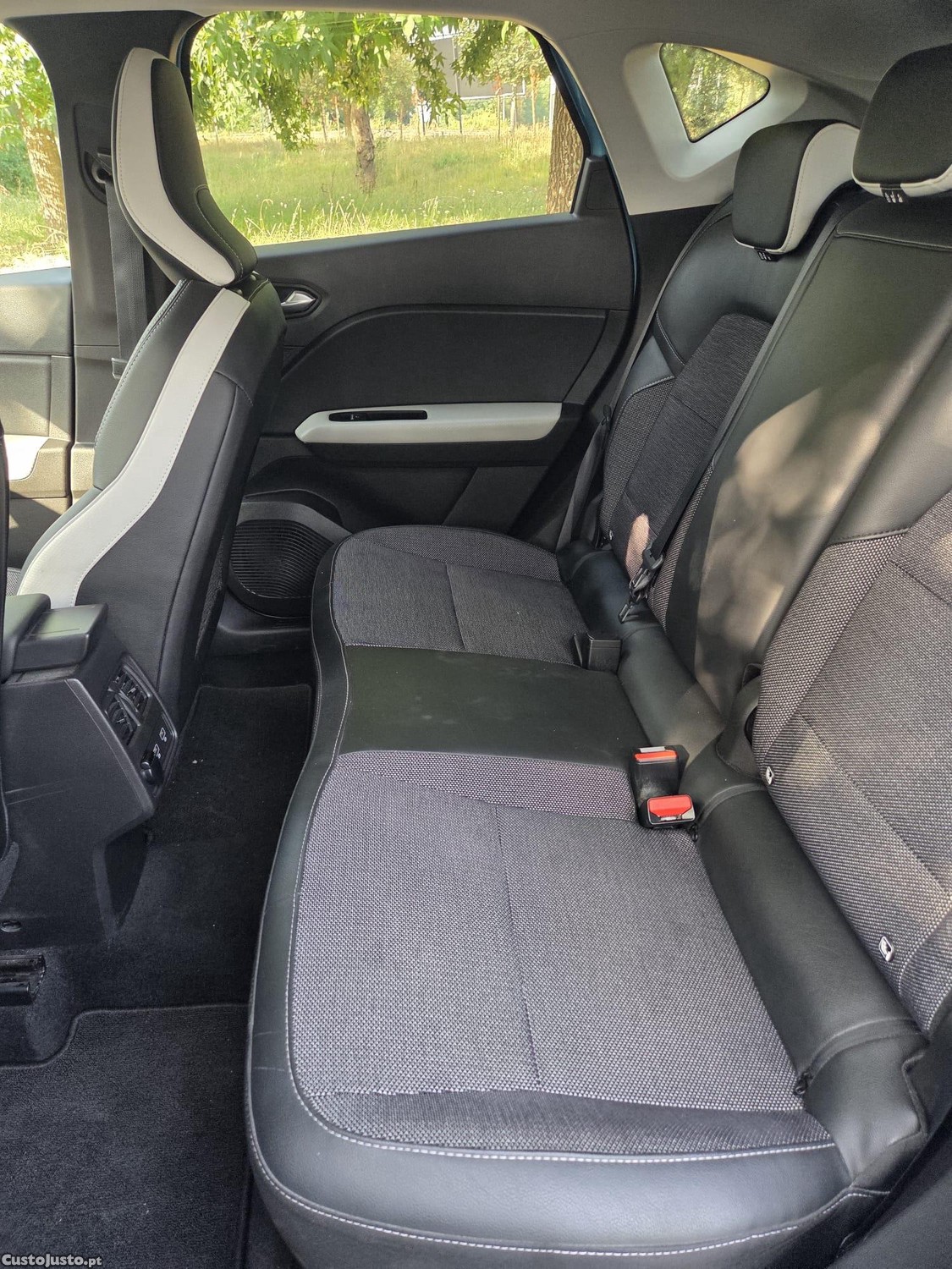 Renault Captur 1.6 E-Tech Full Hybrid Techno — fotografia 5