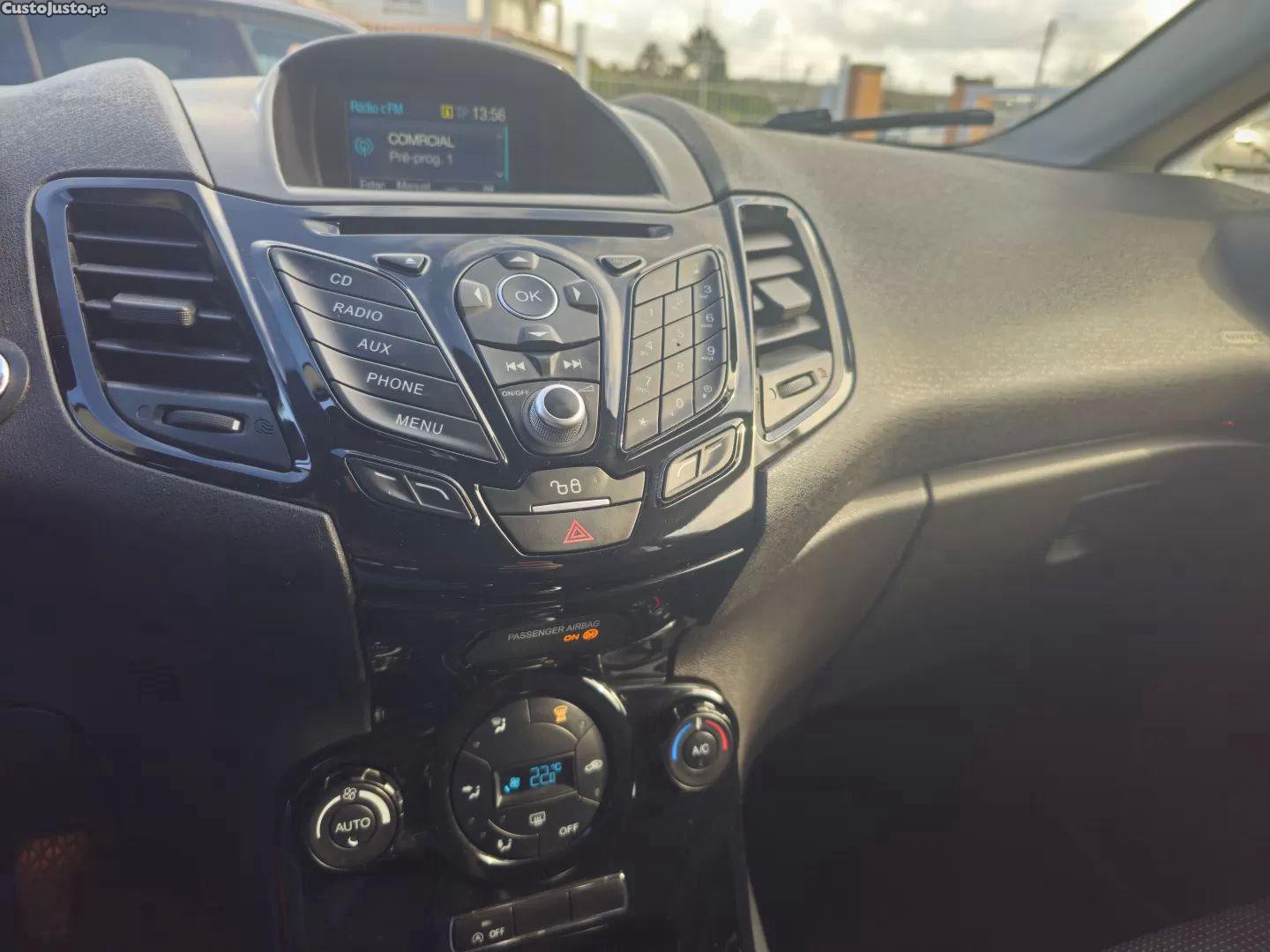 Ford Fiesta 1.5 tdci titanium — fotografia 3