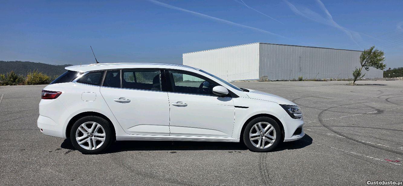 Renault Mégane 1.5 dci sports tourer business edition - 18 — photo 4