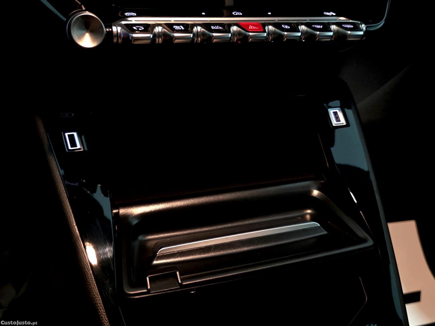 Peugeot e-208 51 kWh Allure — fotografia 4