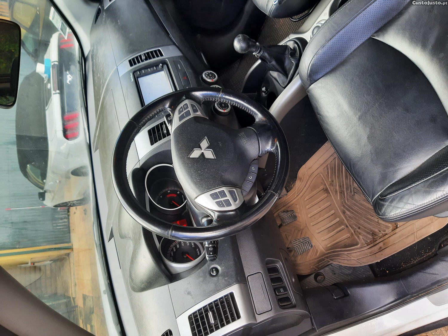 Mitsubishi Outlander 2.2 di 156hp — fotografia 3