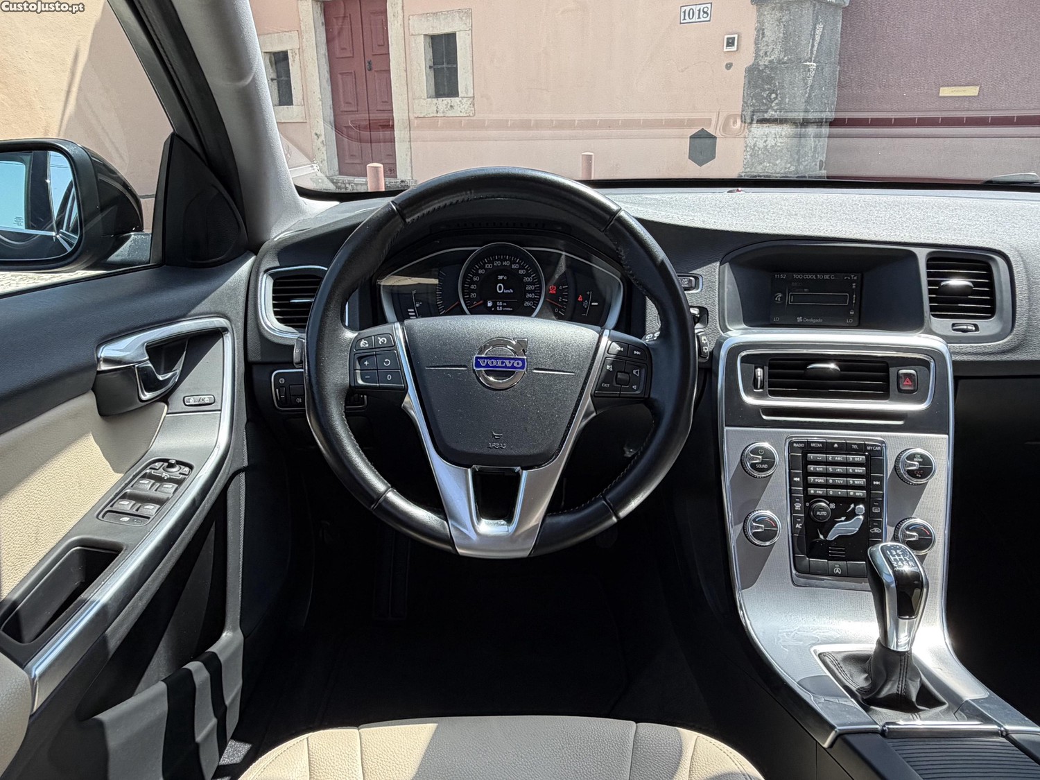 Volvo V60 Momentum — fotografia 5