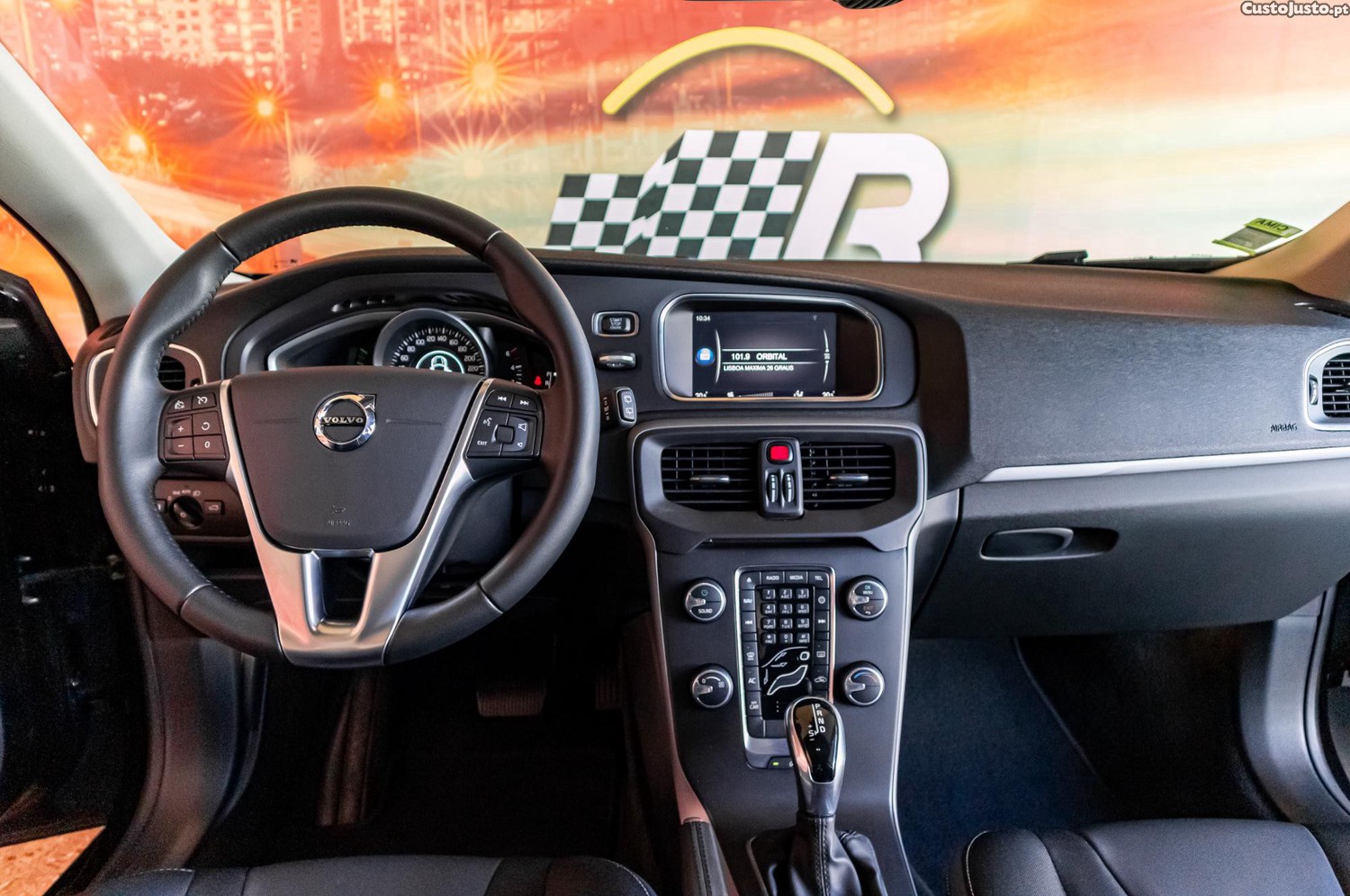 Volvo V40 2.0 D3 Momentum Geartronic — fotografia 13
