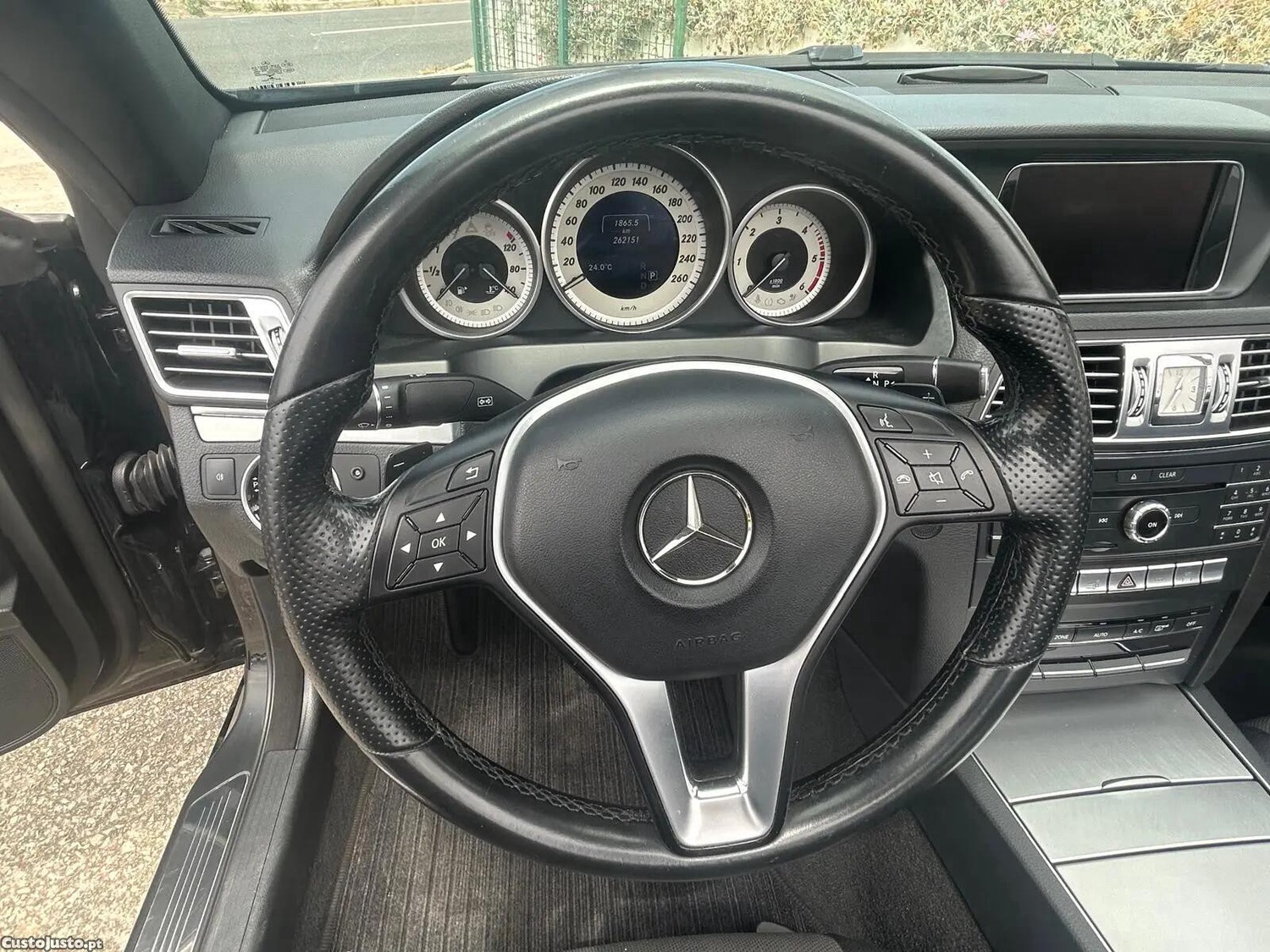 Mercedes-Benz E 220 BlueTEC Auto — fotografia 3