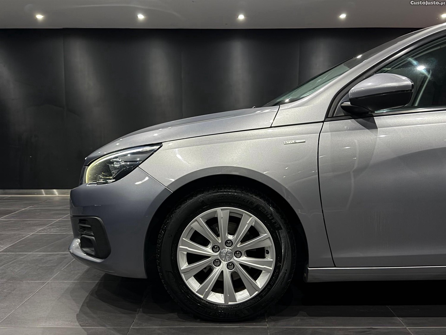 Peugeot 308 SW 1.6 BlueHDi Allure — fotografia 23