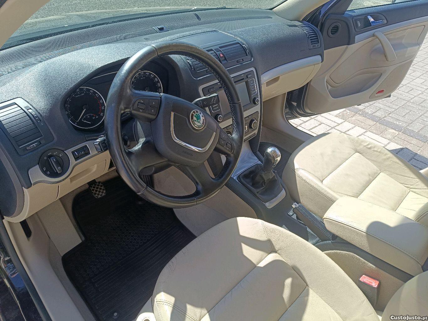 Skoda Octavia 1.6TDI — fotografia 8
