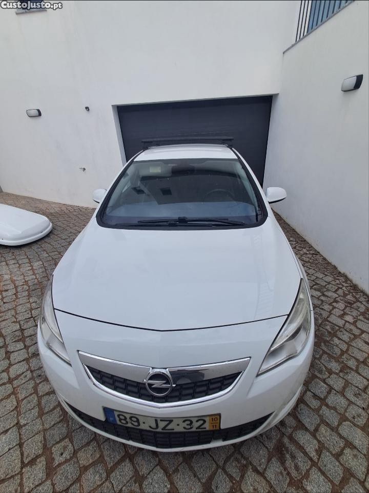 Opel Astra Cosmo  1.7 CDTI 125 CV | 2010 | 1 Proprietário I Bom Estado — photo 2