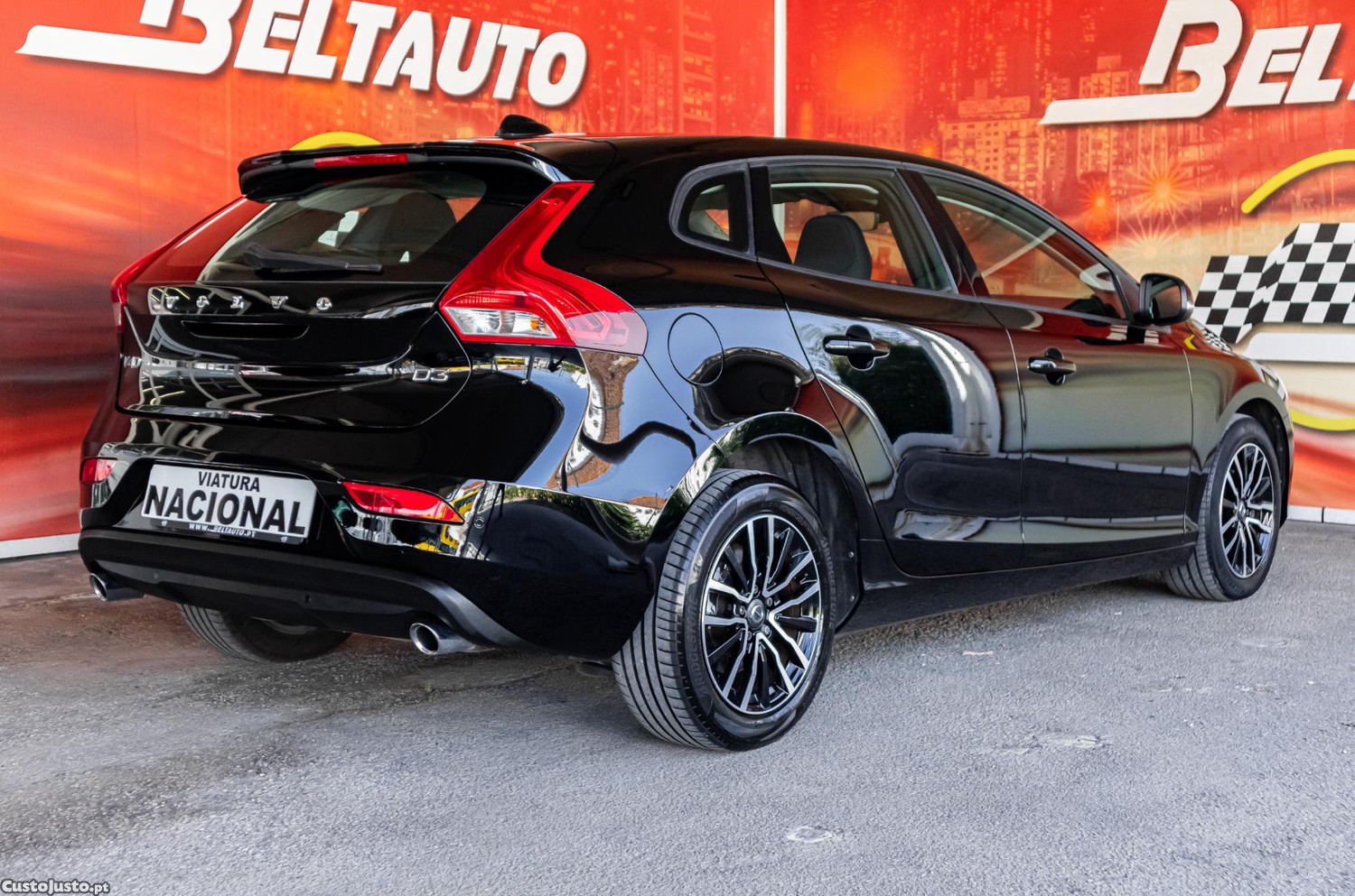 Volvo V40 2.0 D3 Momentum Geartronic — fotografia 19