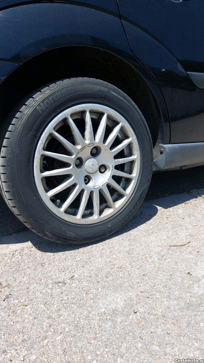Ford Focus sedan — fotografia 2