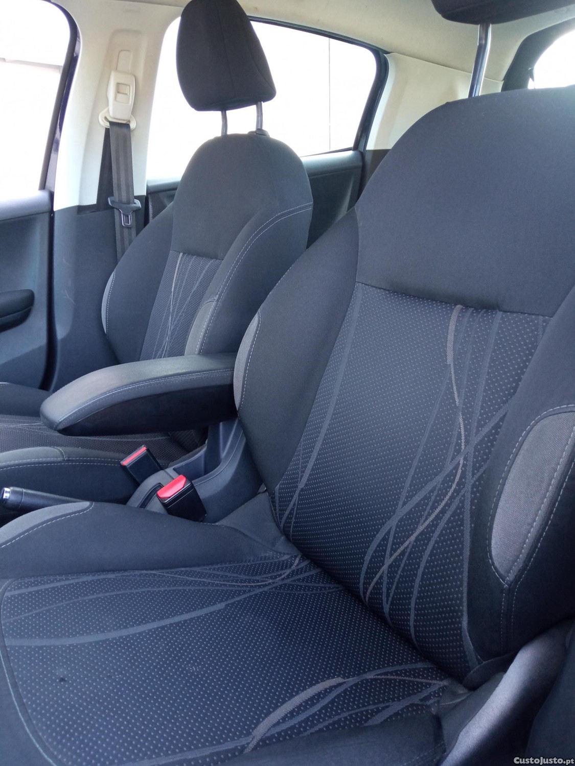 Peugeot 208 1.6 HDI — fotografia 5