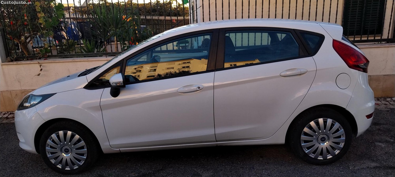 Ford Fiesta 1.4 TDCI — photo 2