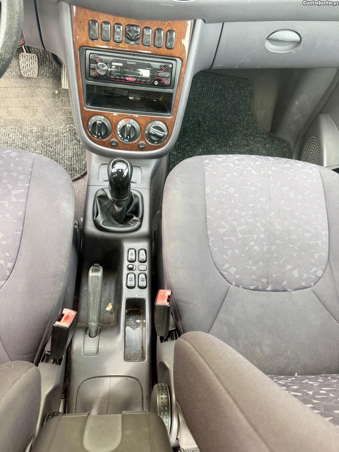 Mercedes-Benz A 170 Elegance — fotografia 5