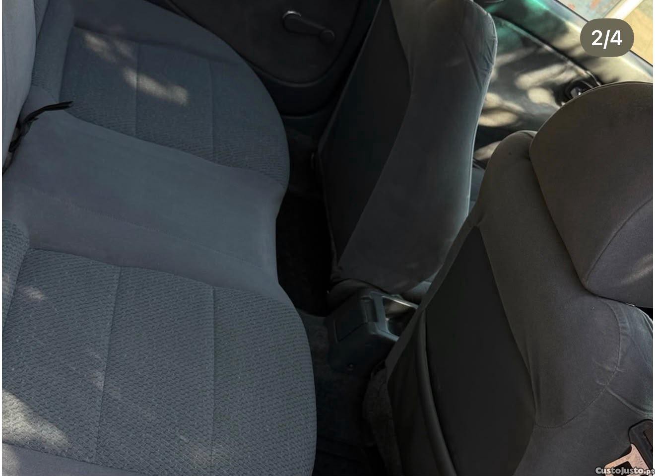 Honda Civic 1.4i — fotografia 3