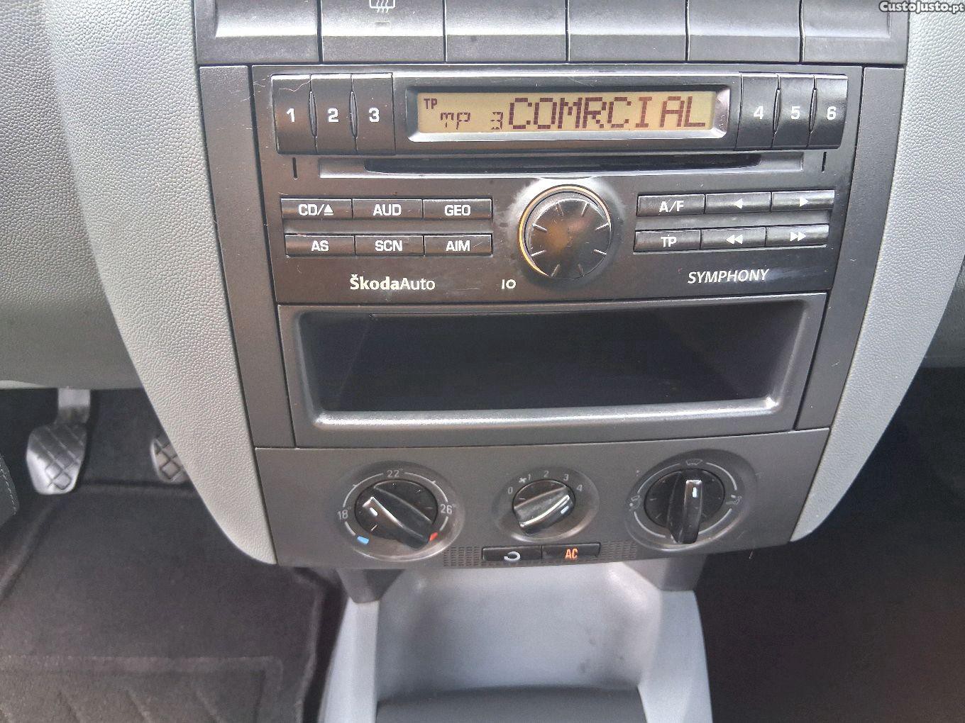 Skoda Fabia 1.4 tdi nacional selo 22euros — fotografia 5