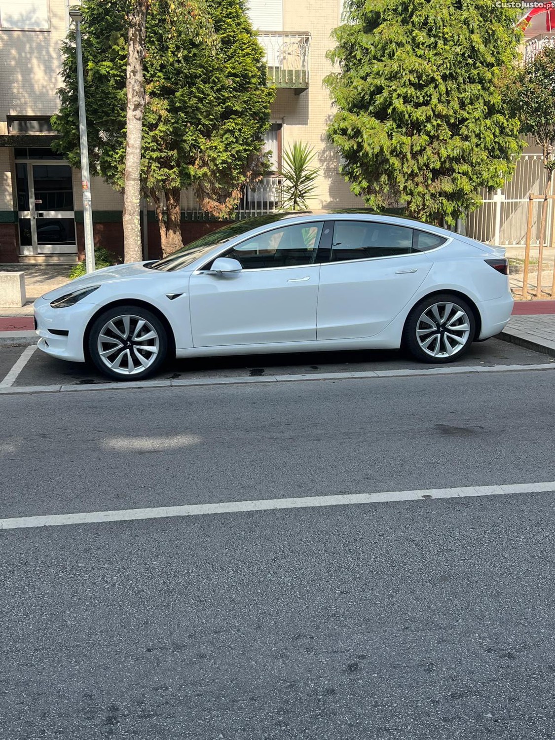Tesla Model 3 SR+ — fotografia 6