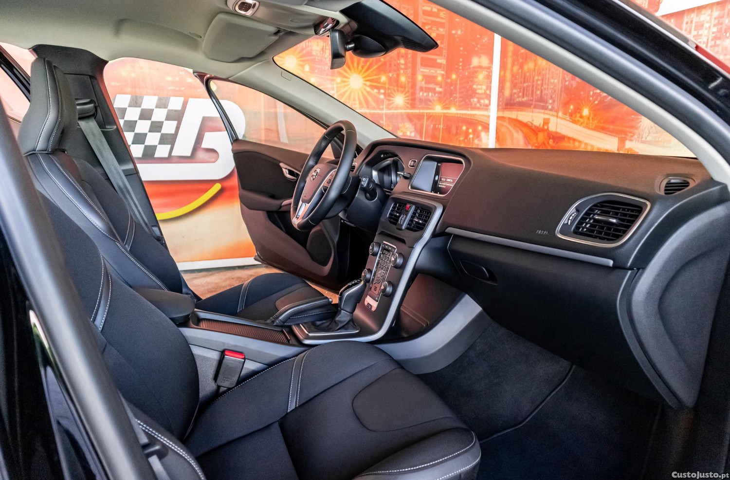 Volvo V40 2.0 D3 Momentum Geartronic — fotografia 3