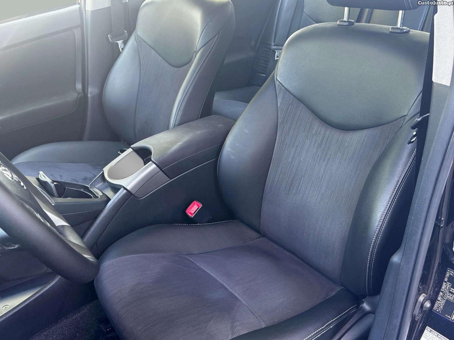 Toyota Prius 1.8 HSD Premium — fotografia 3