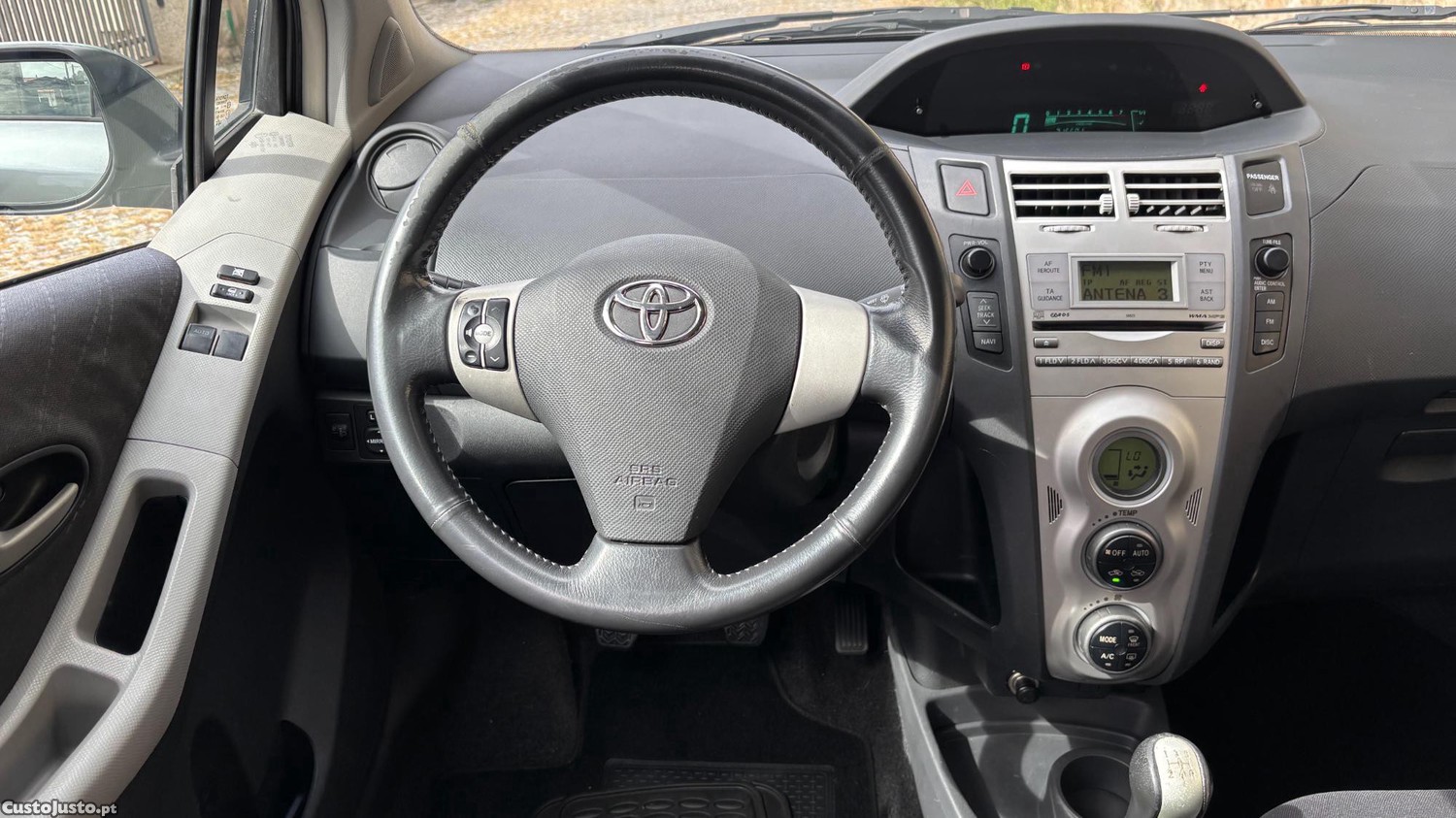 Toyota Yaris 1.0 VVT-i Sol High Pack — photo 5