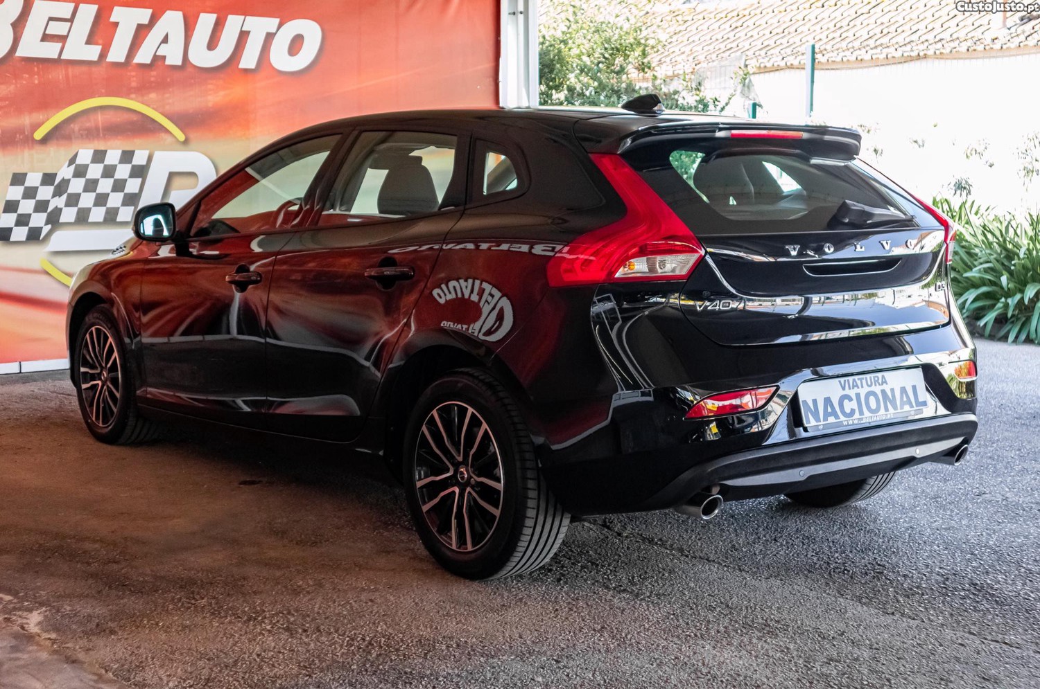 Volvo V40 2.0 D3 Momentum Geartronic — fotografia 17