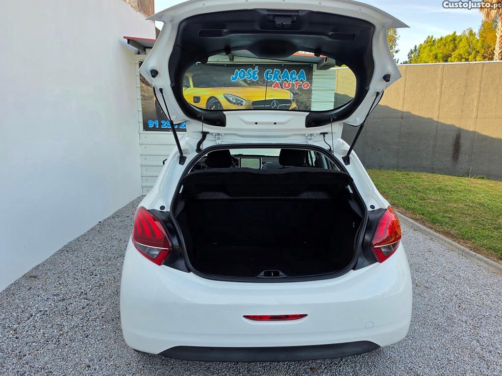 Peugeot 208 1.2i Like 68Cv 60.000Km 07/2018 — photo 5