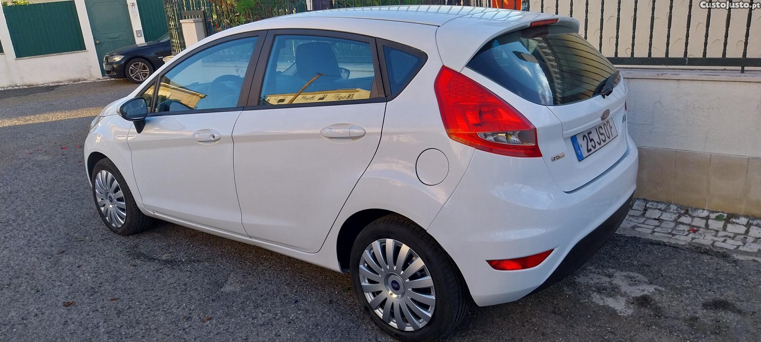 Ford Fiesta 1.4 TDCI — photo 3