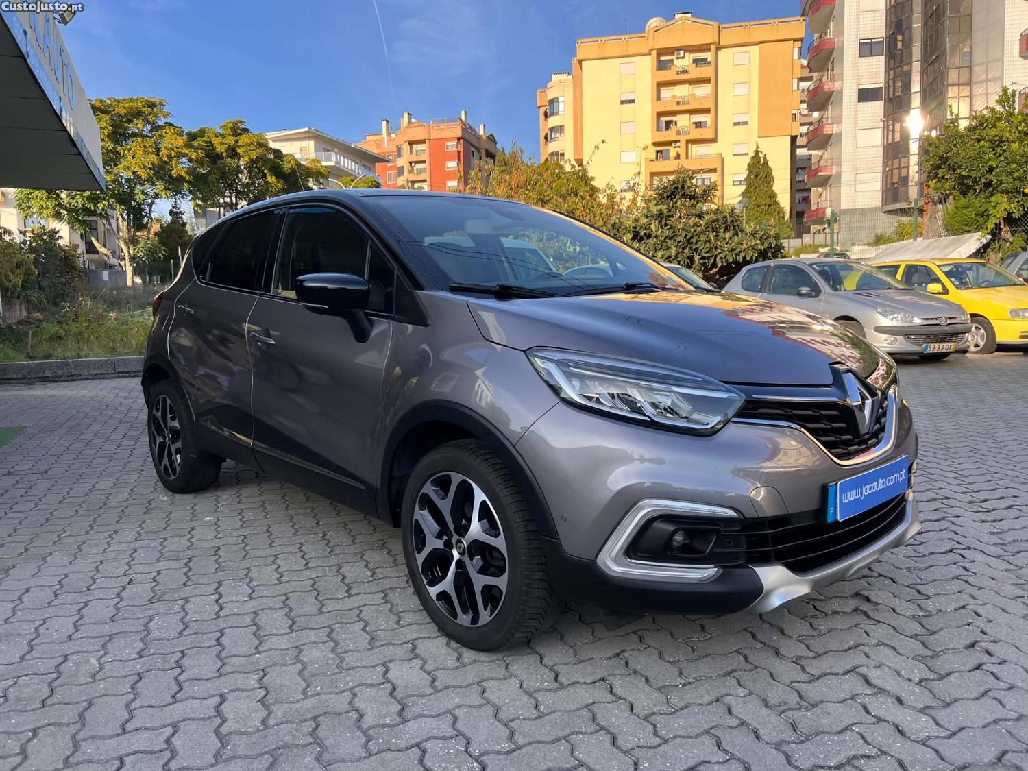 Renault Captur 0.9 TCE Initiale Paris - 18 — photo 2