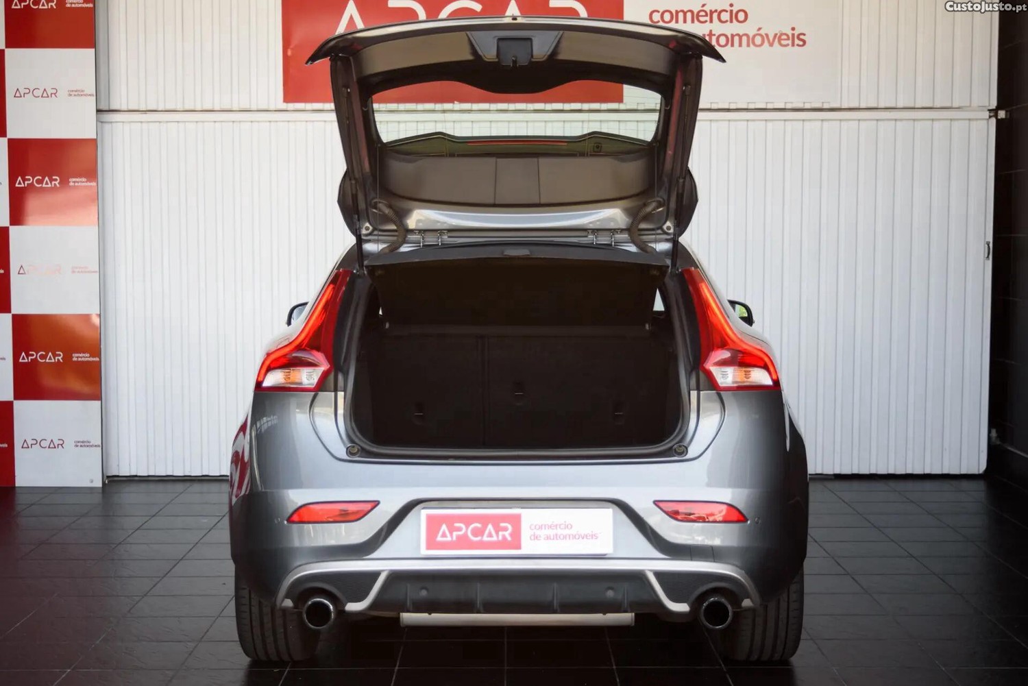 Volvo V40 1.5 T3 Sport Edition R Geartronic — fotografia 4