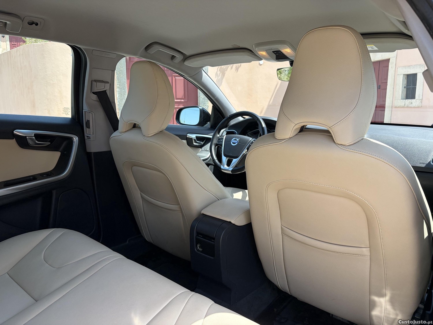 Volvo V60 Momentum — fotografia 3