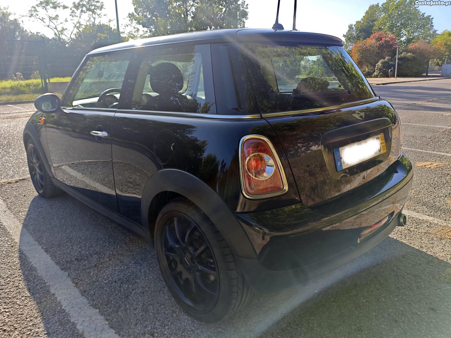 MINI Cooper 1.6 Diesel - 180000km — fotografia 11