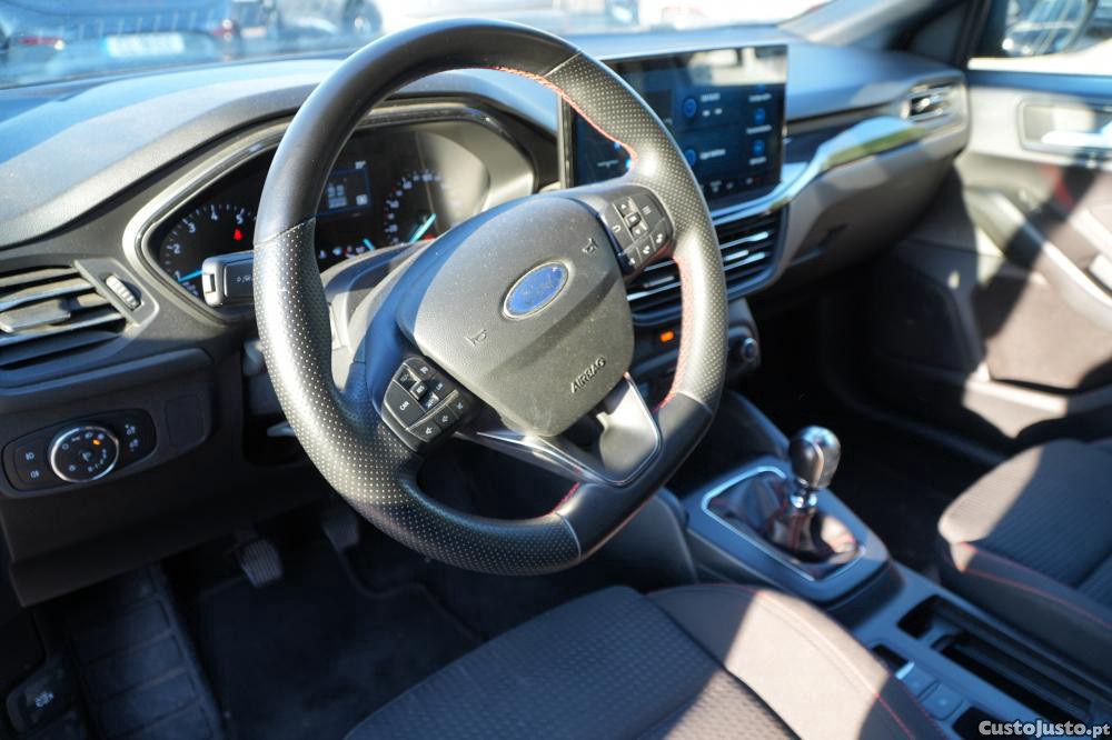 Ford Focus 1.0 EcoBoost ST-Line - 23 — photo 5