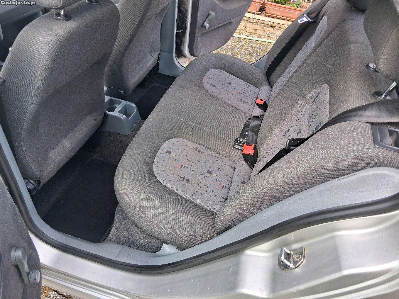 Skoda Fabia 1.4 tdi nacional selo 22euros — fotografia 4