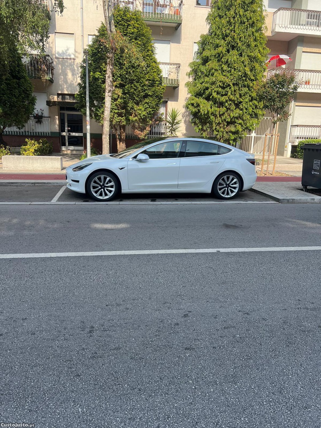 Tesla Model 3 SR+ — fotografia 8