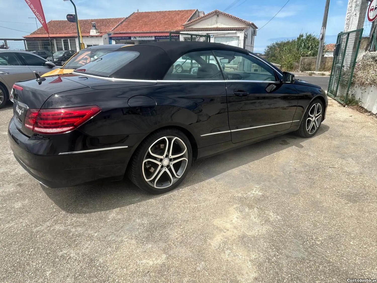 Mercedes-Benz E 220 BlueTEC Auto — fotografia 18