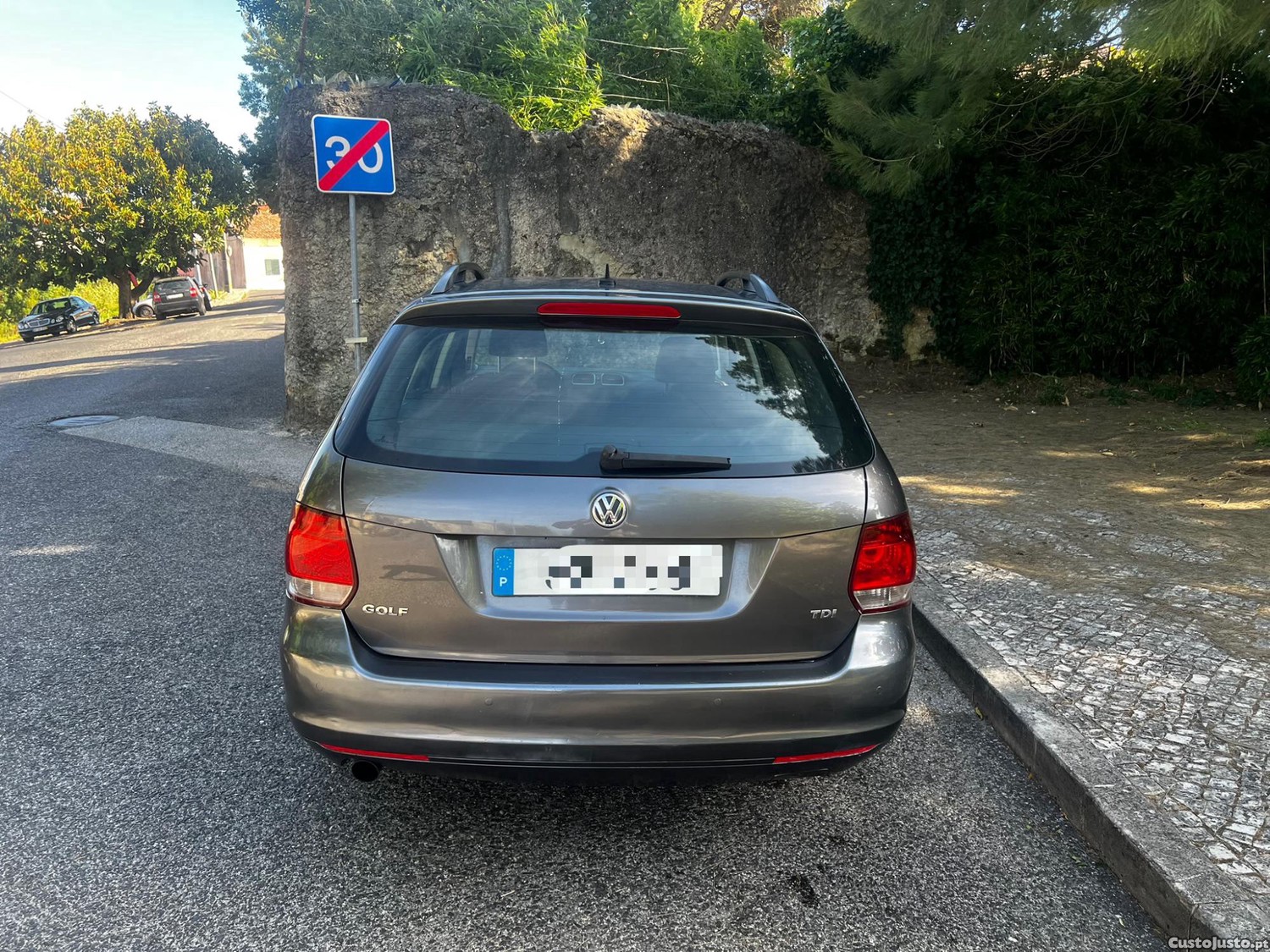Volkswagen Golf VI 1.6 TDI Confortline (1 Registo) - Excelente Estado Geral — fotografia 8
