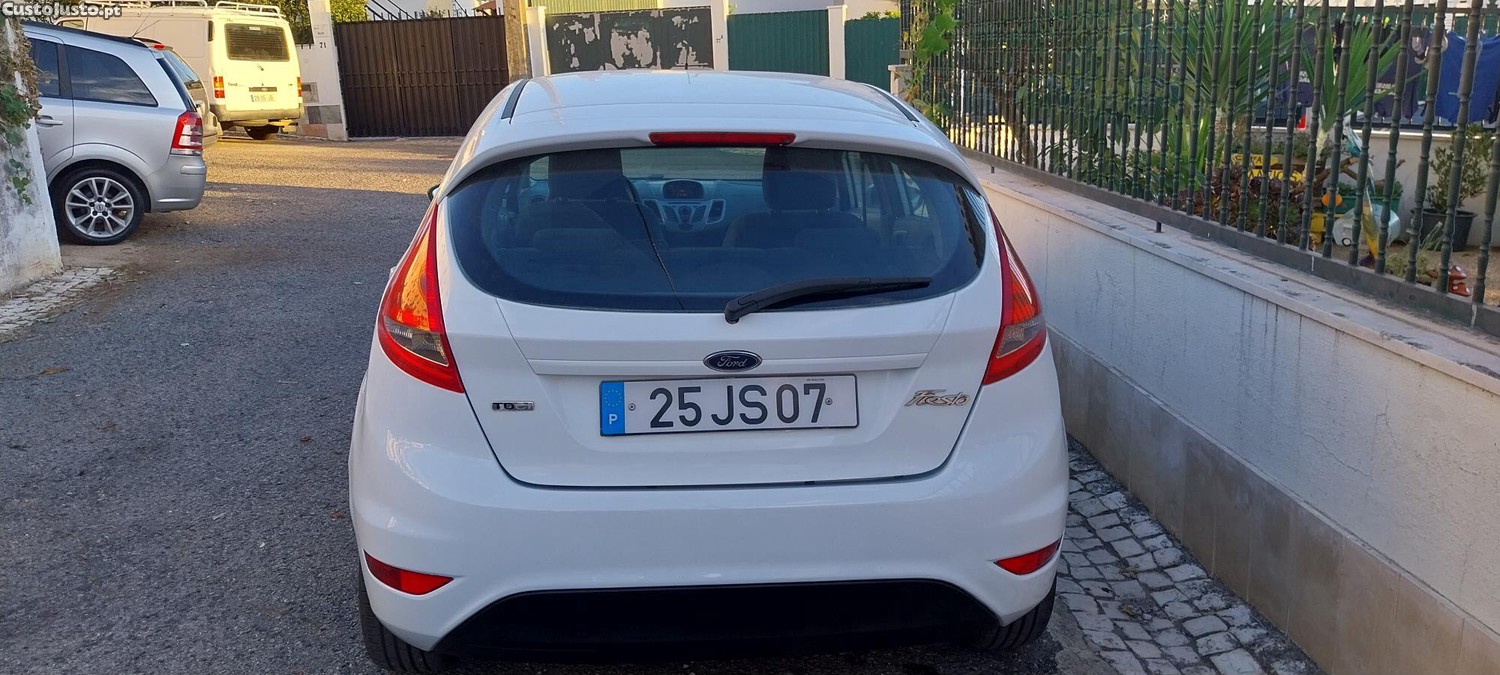 Ford Fiesta 1.4 TDCI — photo 4