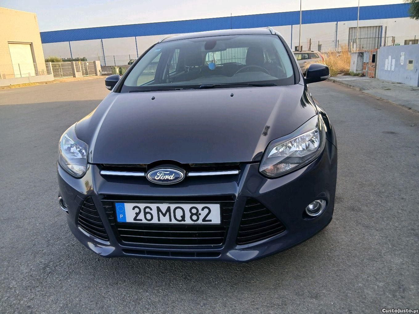 Ford Focus titanium top gama — fotografia 6