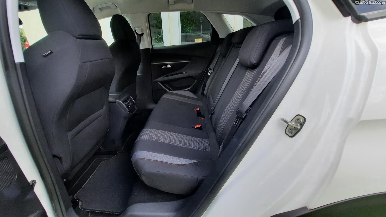 Peugeot 3008 1.5 HDI ALLURE Cx 8 v, 130 CV — fotografia 3