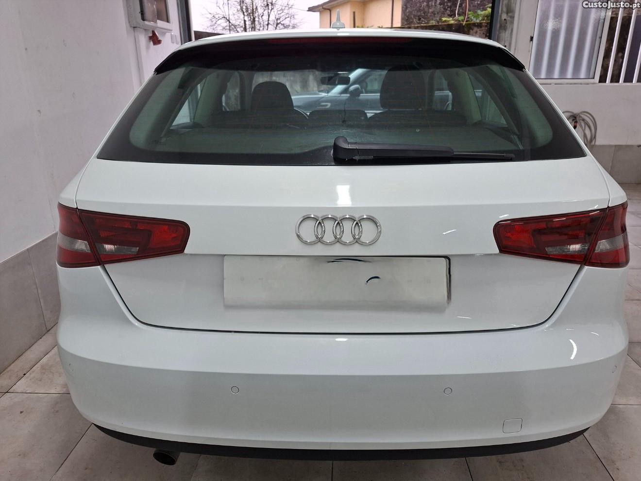 Audi A3 1.6 Tdi 110 Ultra — fotografia 3