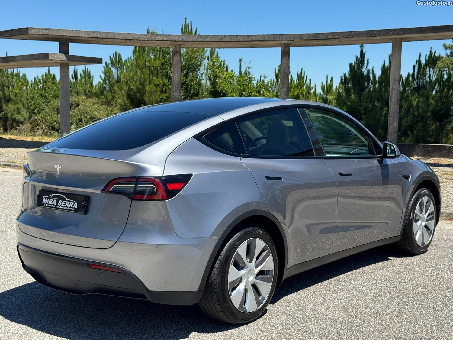 Tesla Model Y Long Range Tração Traseira — fotografia 17