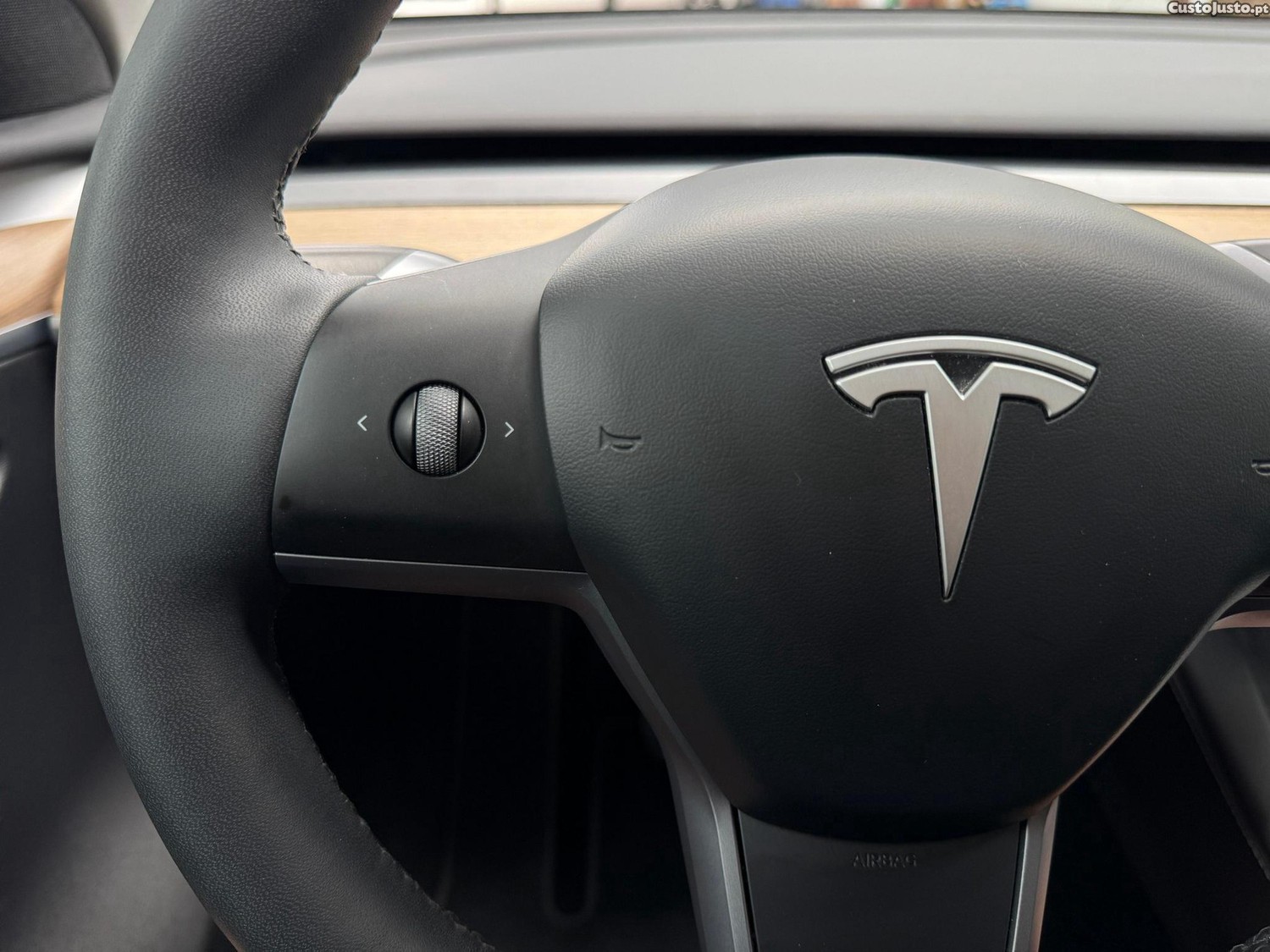 Tesla Model Y Tração Traseira — fotografia 11