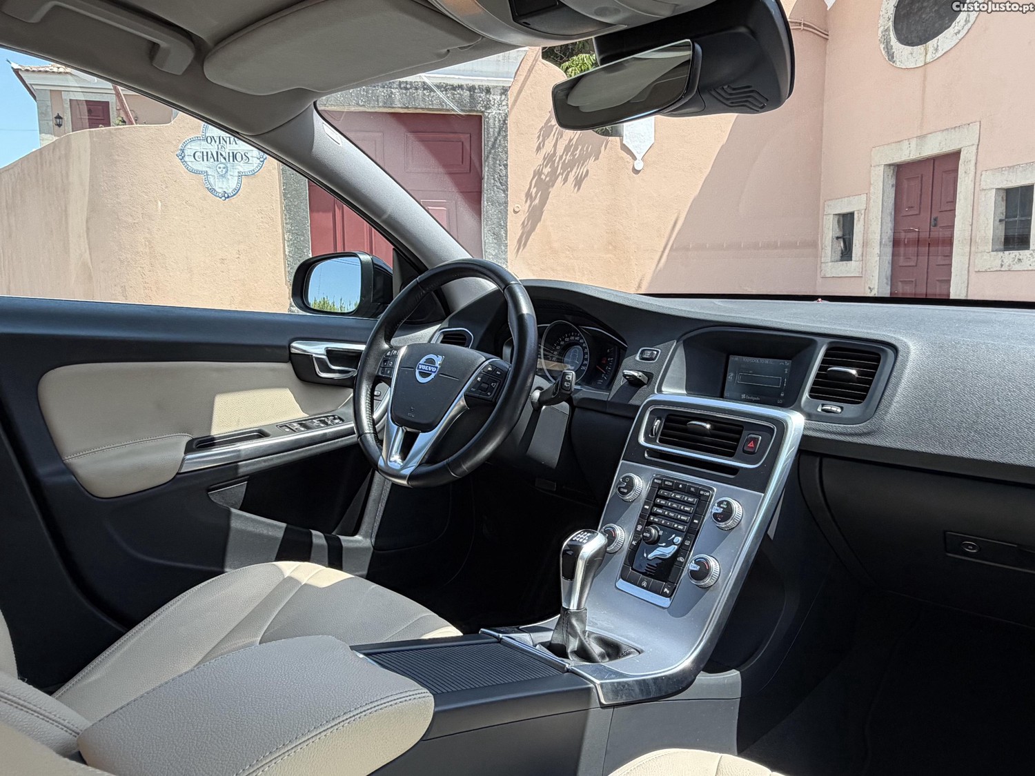 Volvo V60 Momentum — fotografia 6