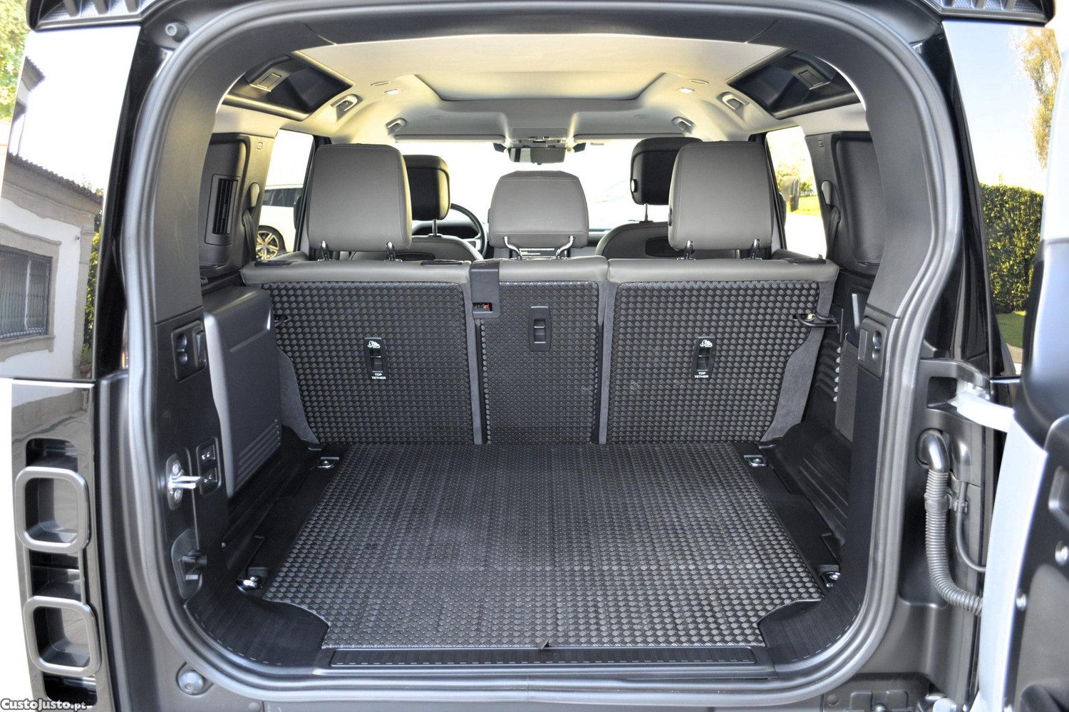 Land Rover Defender 3.0 I6 130 AWD X-Dynamic HSE — fotografia 16