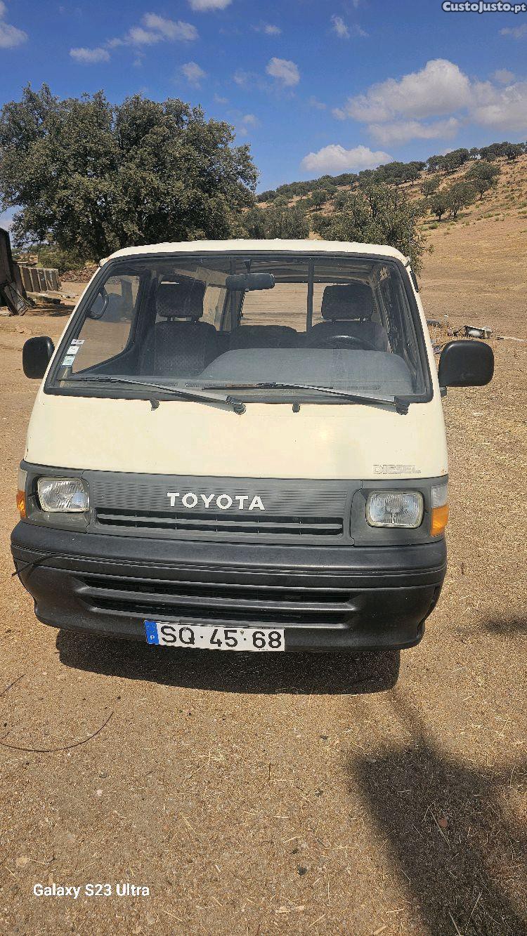 Toyota HiAce 2.4 diesel — photo 2