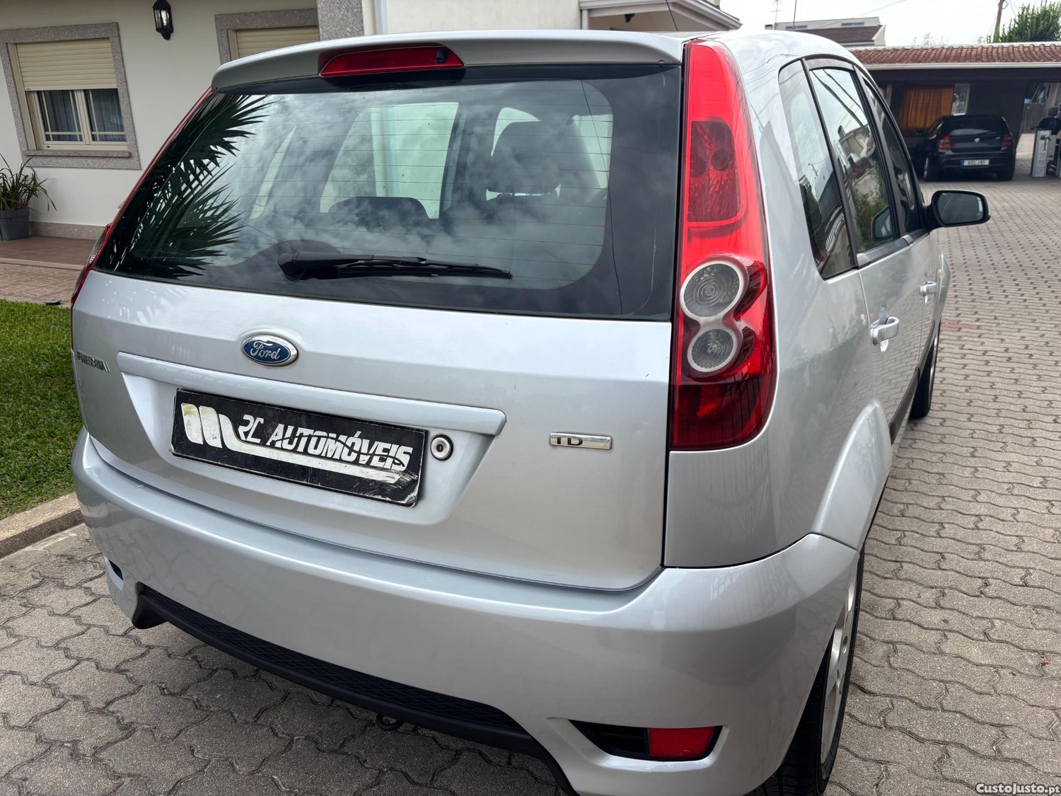 Ford Fiesta 1.4 TDCi Trend — fotografia 12