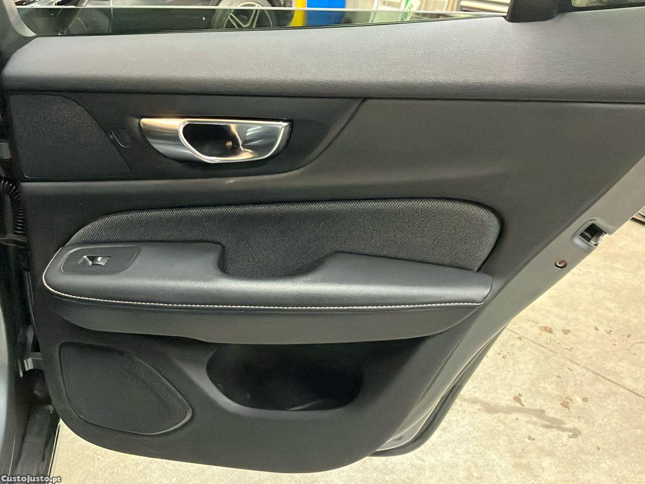 Volvo V60 2.0 D3 R-Design Geartronic — fotografia 3