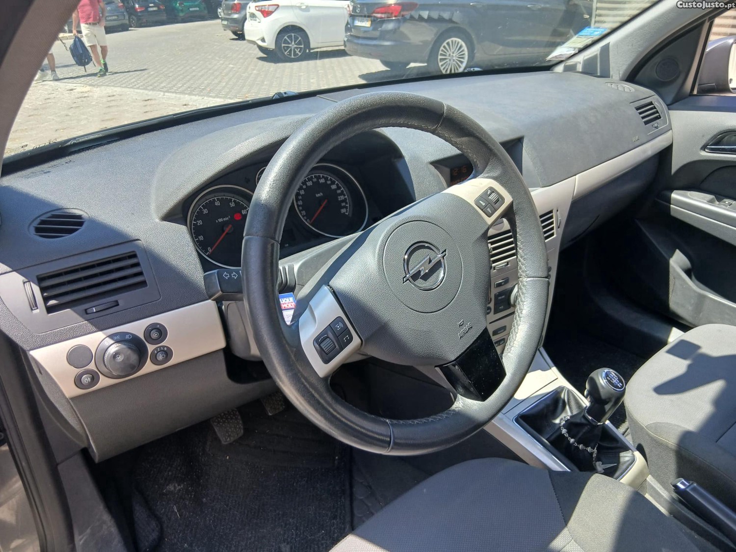Opel Astra 1.4 — fotografia 3