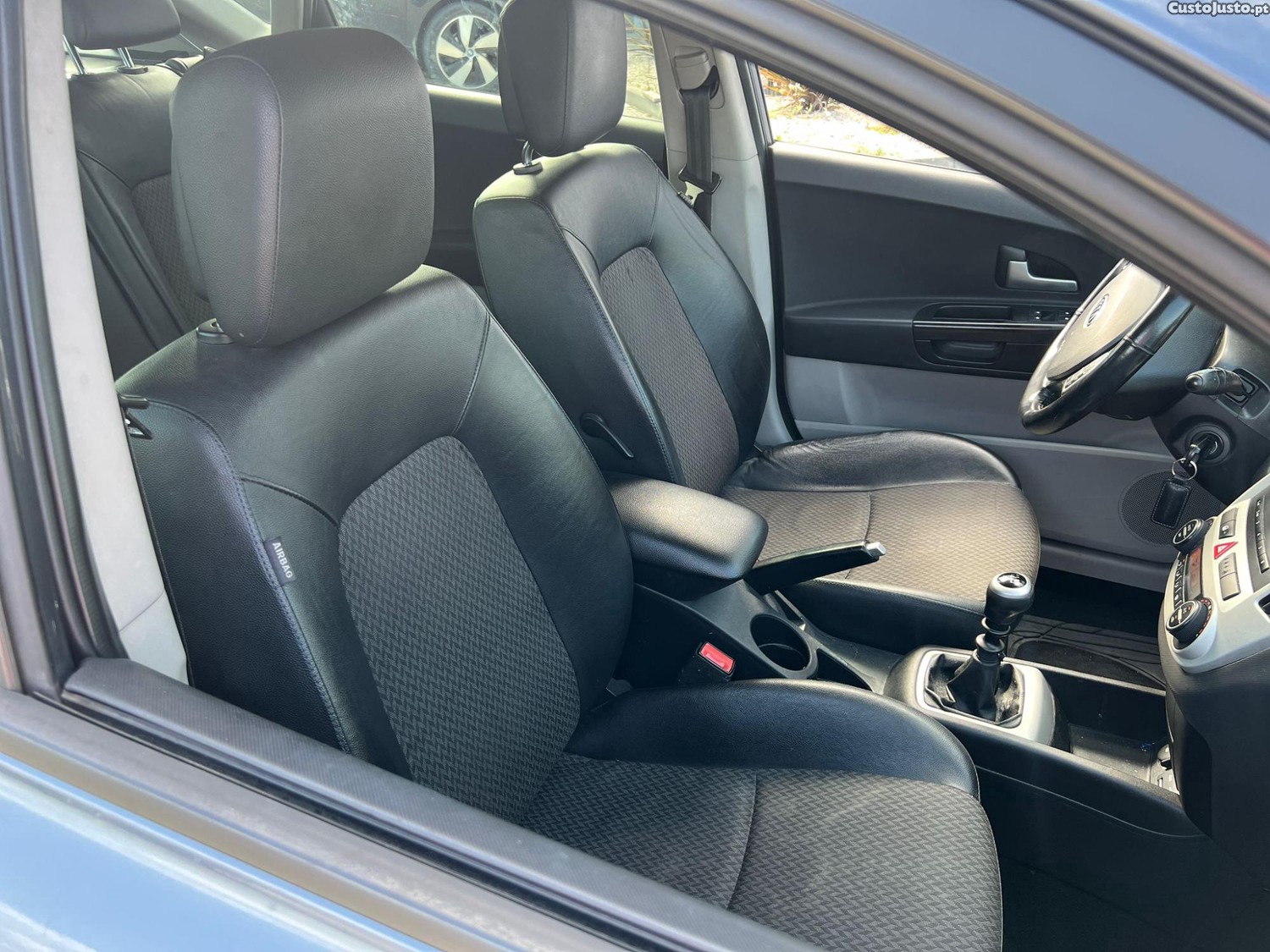 Kia Ceed SW 1.6 crdi 115 cv Ar Cond — fotografia 4