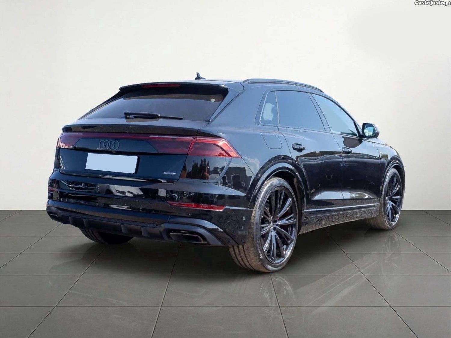 Audi Q8 60 TFSIe S line Matrix — fotografia 3